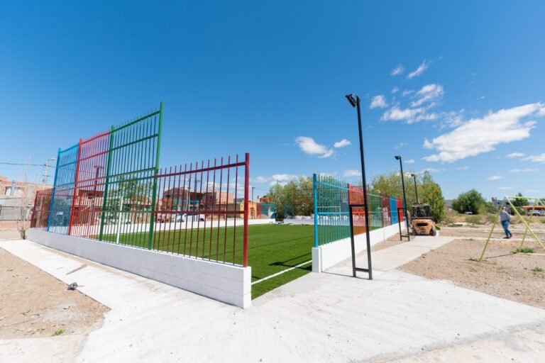 Avanza la obra del Playón Mujica en el barrio Km. 8