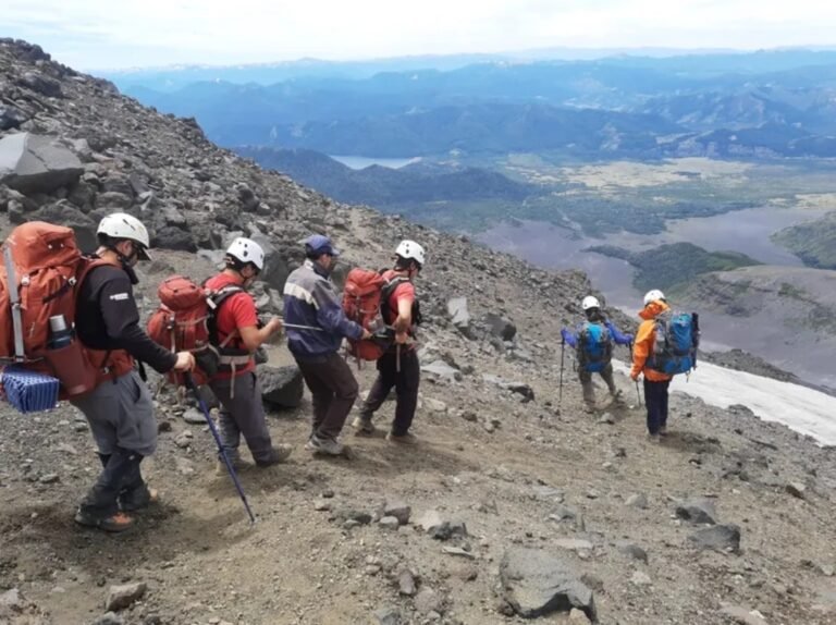 Se quedó ciego mientras subía el Volcán Lanín: cómo fue el operativo de rescate
