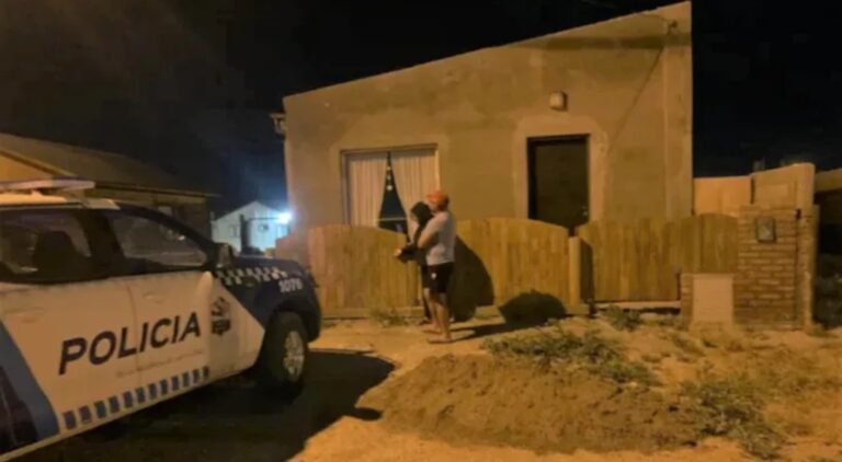 Un hombre amenazó a su vecino con un rifle después de que dos perros mataran a su gato