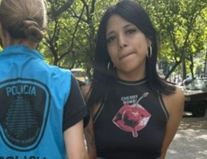 Viuda negra: vendía panchos de día y seducía hombres de noche