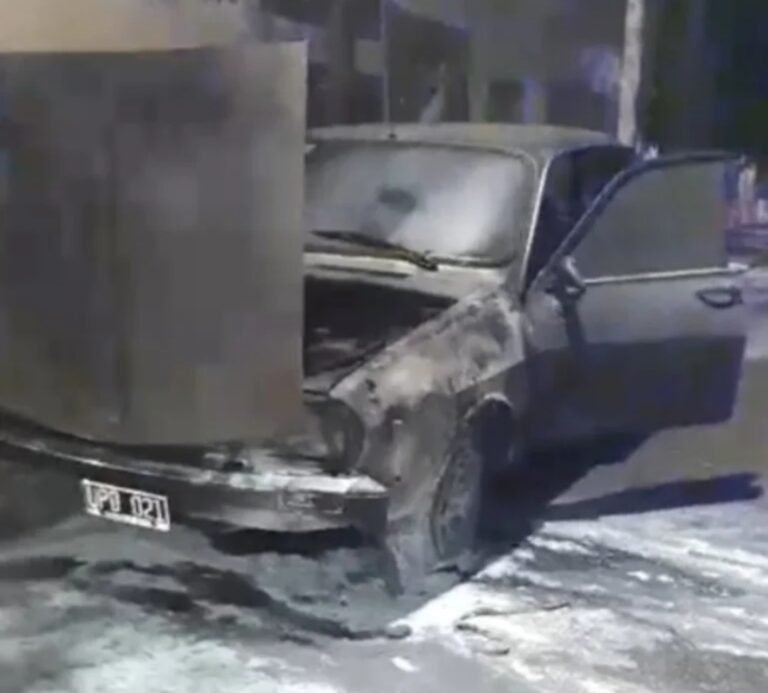 Tras una discusión por el contrato de alquiler, le quemó el auto a su inquilino