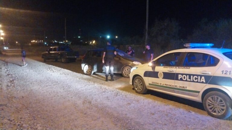 Manejaba borracho y chocó contra una camioneta en el ingreso al barrio Los Bretes