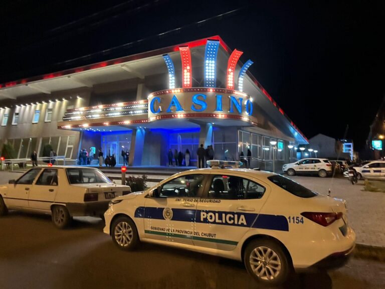 Fueron clausuradas las instalaciones de un casino por menores en su interior