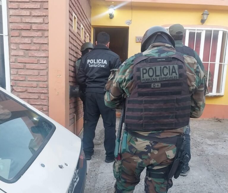 Operativo en Caleta Olivia: secuestro de drogas, vehículos adulterados y un herido de bala