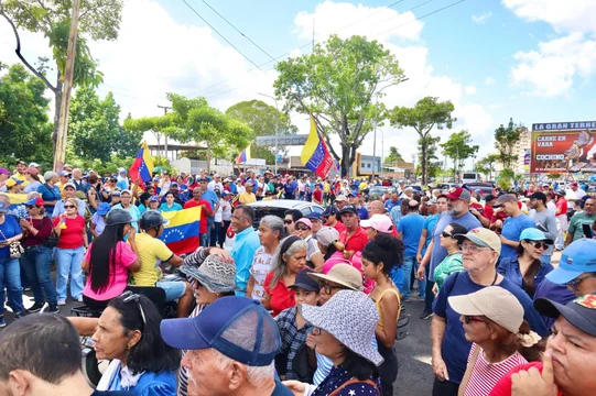 Crece la tensión en Venezuela: protestas masivas contra Maduro y enfrentamientos con la policía