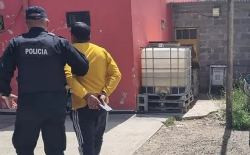 Se negó a mostrar los papeles del camión, agredió a la policía y terminó detenido