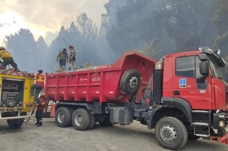 Vialidad Nacional se suma a combatir el incendio en Epuyén