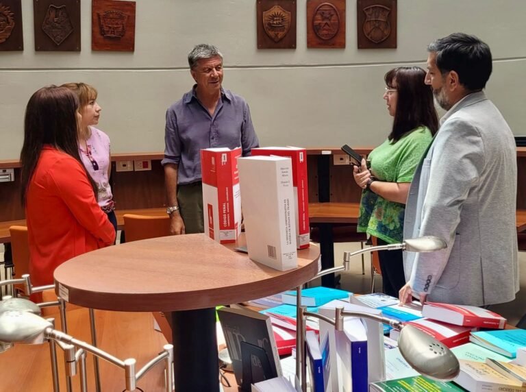 La Legislatura sumó nuevos libros al material de su Biblioteca Pública