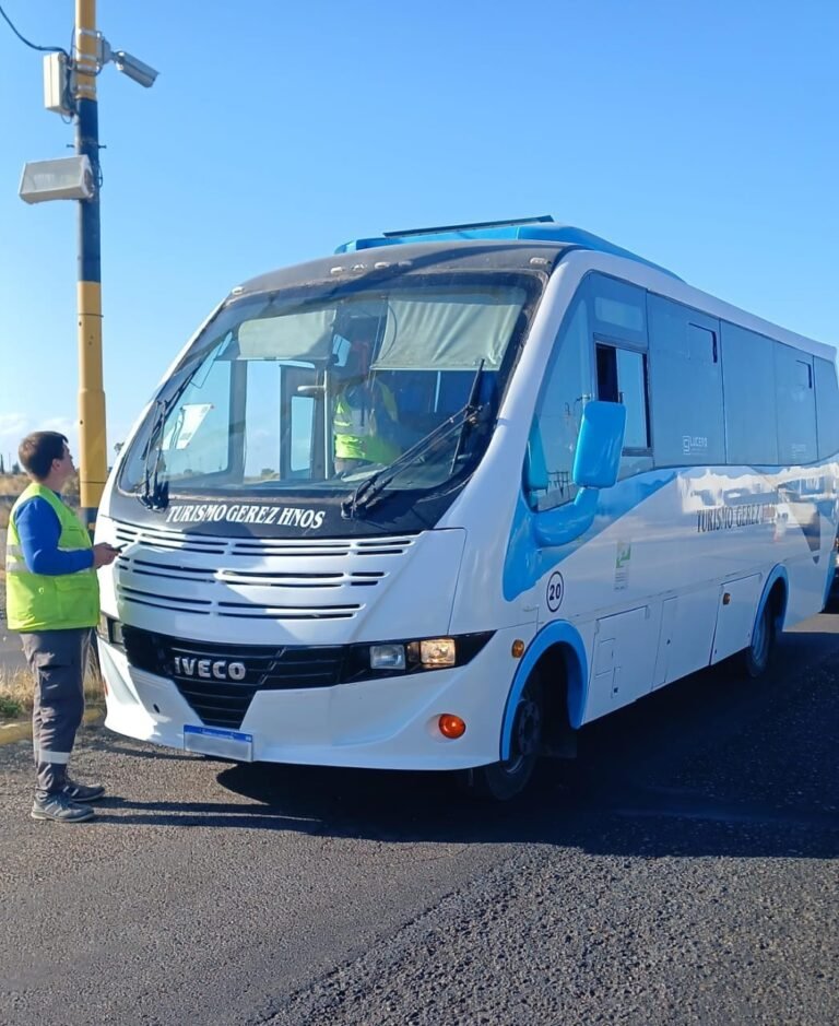 Un colectivo llevaba a menores hacia Comodoro en condiciones inadecuadas