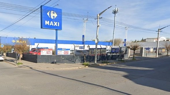 Una mujer golpeó a una menor y le robó dentro de un súper