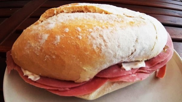 Un niño de 8 años murió atragantado con mortadela