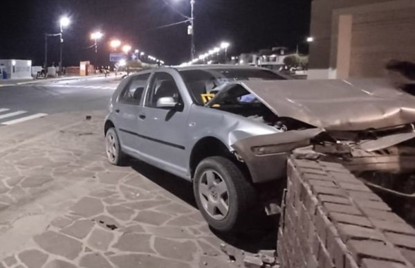 Dos mujeres resultaron lesionadas tras un fuerte choque