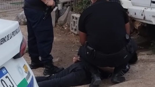 Vecinos evitaron que dos ladrones robaran en una casa