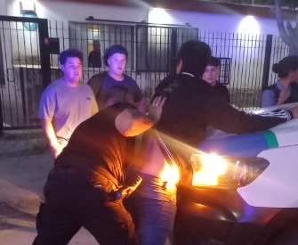 Le robaron la riñonera y junto a sus amigos salió a atrapar al ladrón