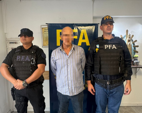 Era buscado por la policía y lo atraparon cerca de la Terminal de Ómnibus 