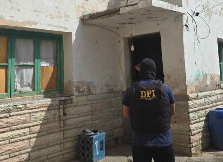 Robó herramientas de una camioneta, las vendía por Facebook y la atraparon