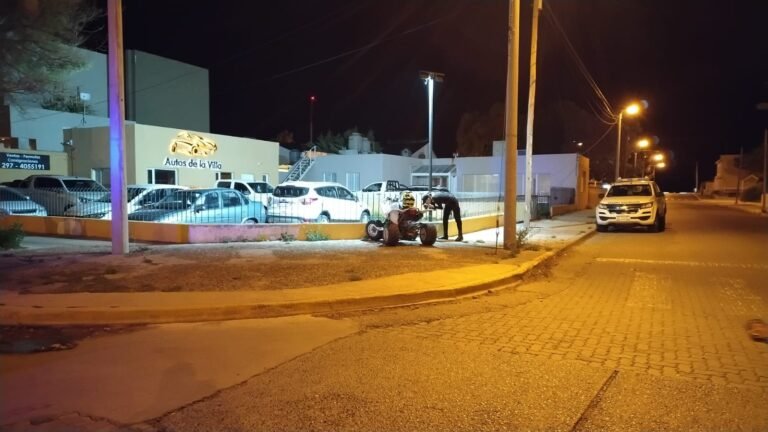 Dos menores andaban en cuatriciclo, chocaron contra una pared y resultaron heridos
