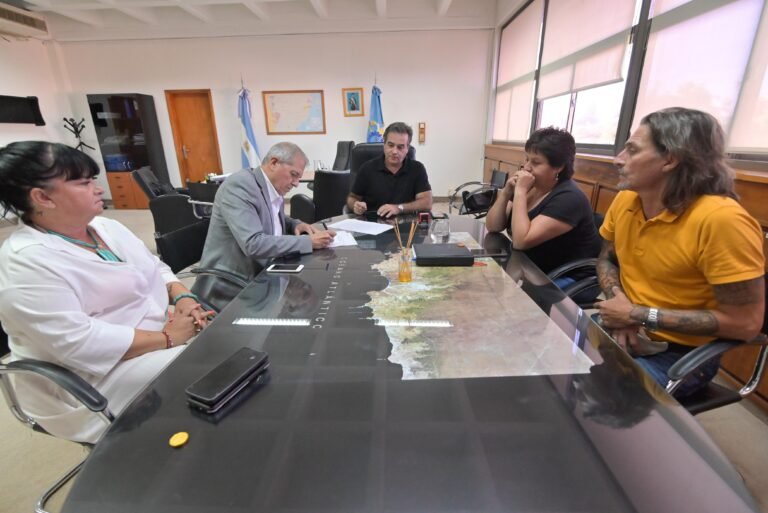 Anuncian un incremento del 4% en el salario básico de docentes y auxiliares 