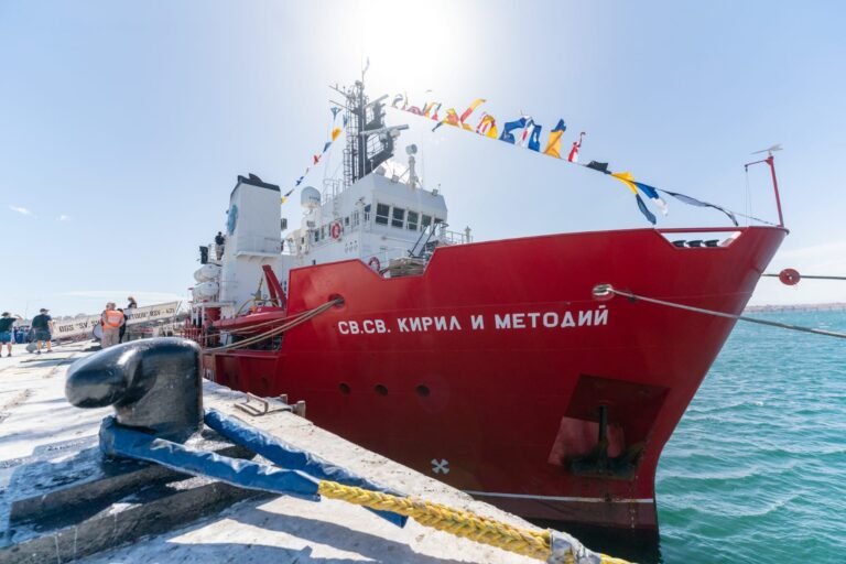 Visita del buque búlgaro San Cirilo y San Metodio Naval 