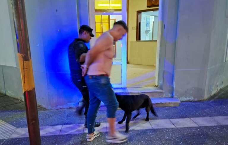 Peleó afuera de un boliche, rompió el vidrio de un local y terminó preso