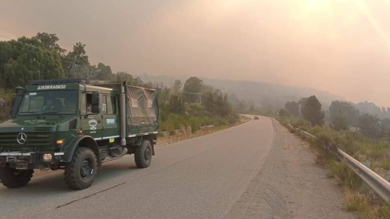 Quince familias autoevacuadas en la portada centro del Parque Nacional Los Alerces