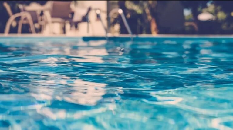 Acusan a una guardavidas por la muerte de un chico de 8 años en una pileta