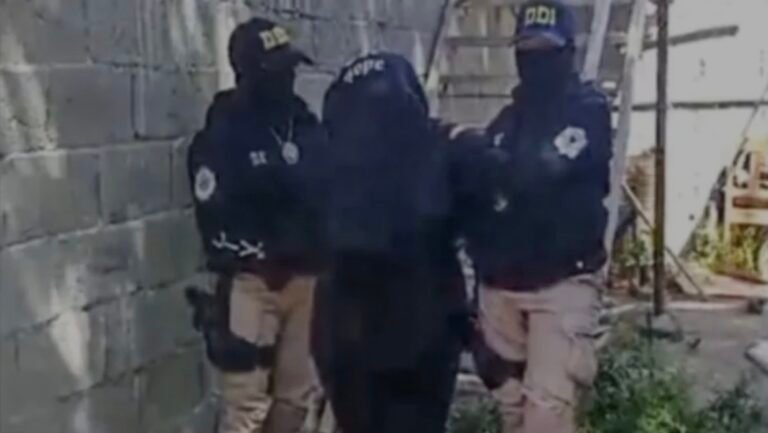 “Me arrepiento de lo que hice”, dijo llorando la mamá del bebé que hallaron muerto en un basural