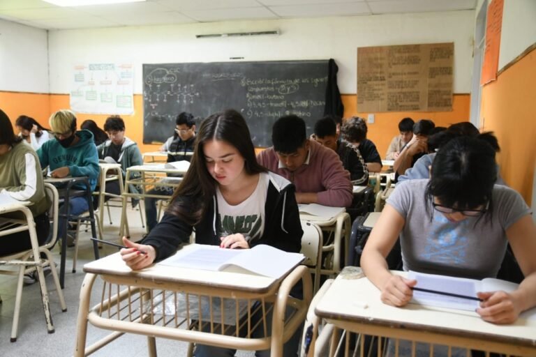 Abren inscripciones para ingresantes a secundaria: cómo y cuándo anotarse