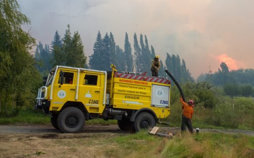 Incendio en El Bolsón: Cuatro de los seis sectores afectados entran en fase de enfriamiento