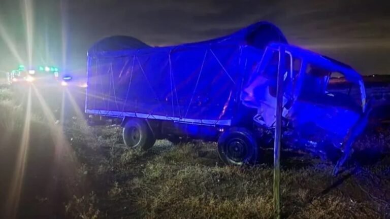 Una madre y su hija murieron tras chocar de frente con un camión