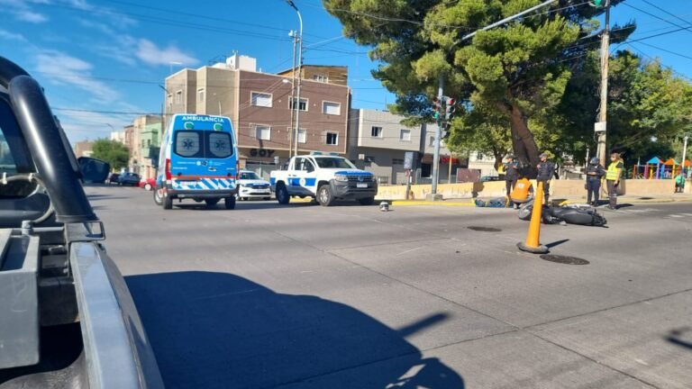 Accidente de tránsito en la Avenida Rivadavia deja dos heridos
