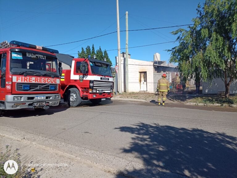 Se le incendió la casa a dos adultos mayores y debieron ser rescatados
