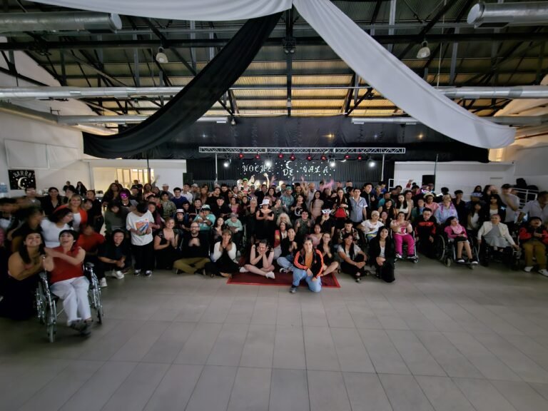 Jóvenes y adultos con discapacidad disfrutaron de una “Fiesta de Gala”