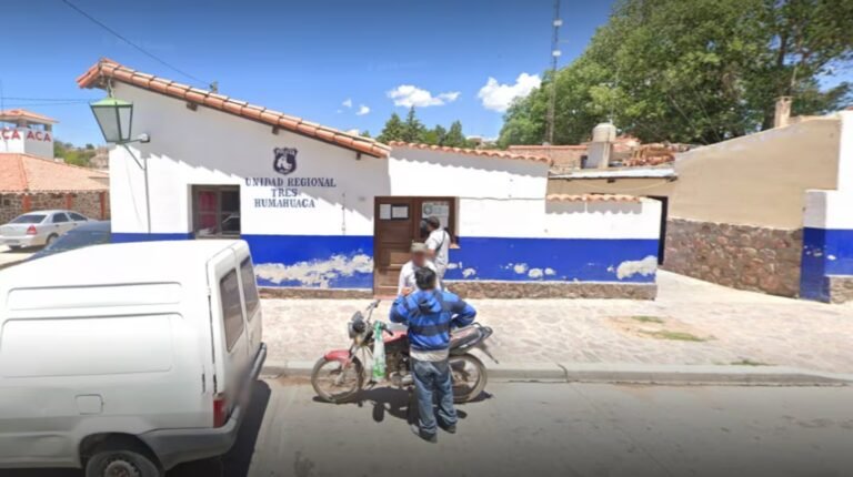 Un hombre golpeó y apuñaló a su hijo de 9 años después de discutir con su pareja
