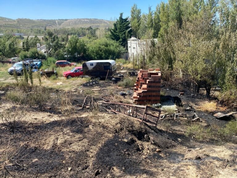 Soldaba en su vivienda y provocó un incendio