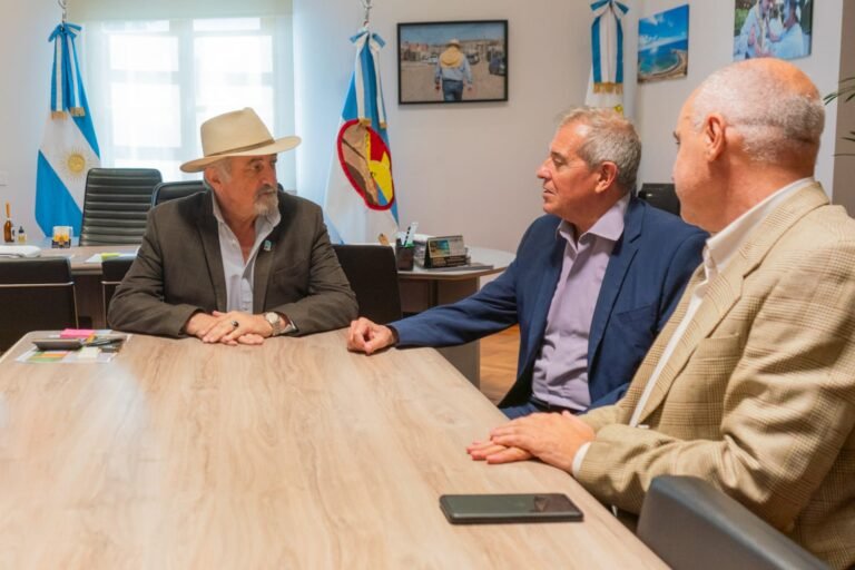 El intendente y el Ministro de Educación analizaron los avances de obras en las escuelas ante el inicio de clases