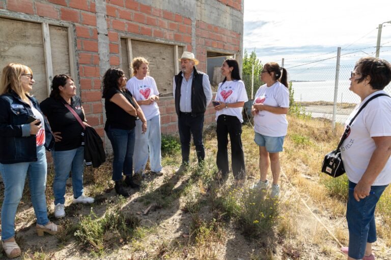 Macharashvili recorrió la obra de la Asociación “Juntos por un corazoncito feliz”