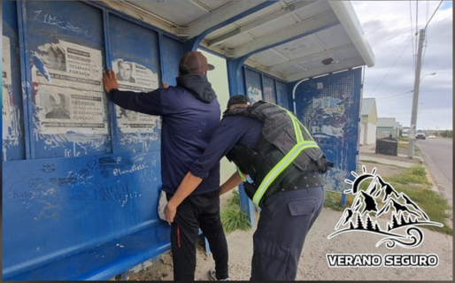 Vio a la policia, quiso escapar y descubrieron que tenía pedido de captura