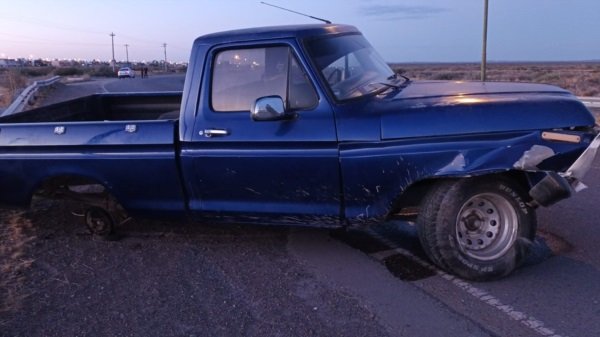 Manejaba con 2.41 g/L, sin licencia y despistó