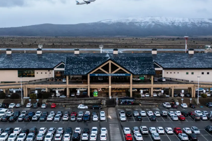 Detienen a 10 personas de origen ruso en el Aeropuerto de Bariloche por posible red de trata
