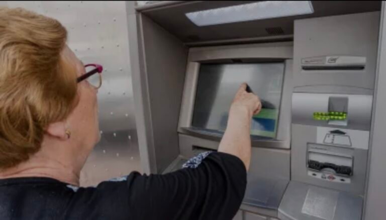 Extracciones más caras: conocé cuánto cobrarán los bancos por usar cajeros automáticos