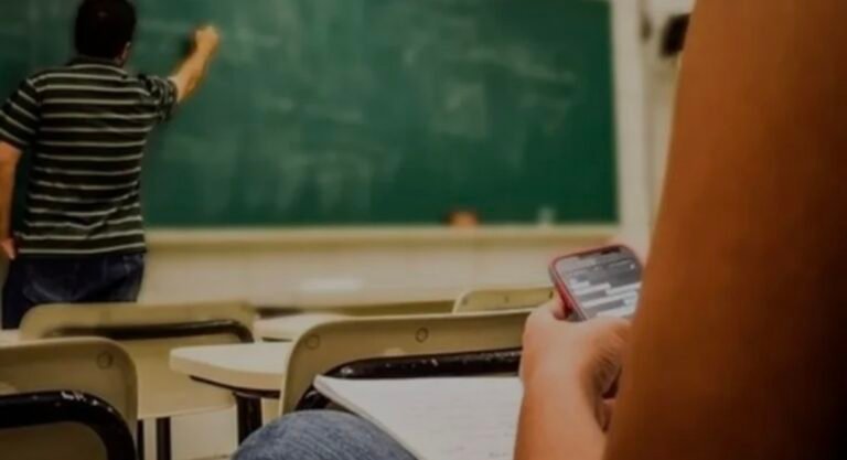 Argentina lidera el ranking del uso de celulares en el aula