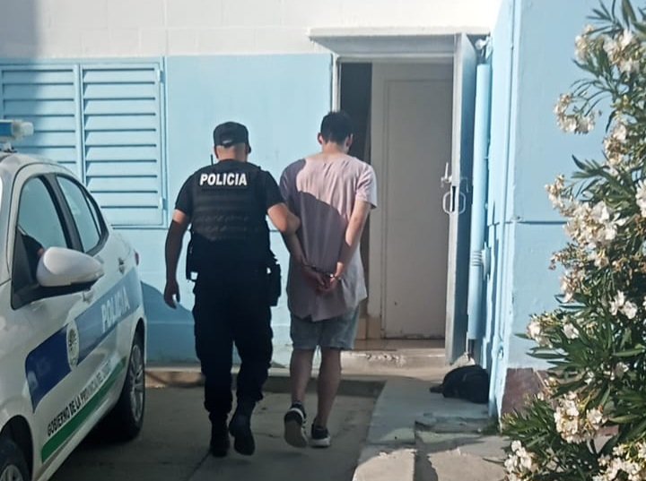 Le entró a robar a su vecino y lo amenazó de muerte con un cuchillo