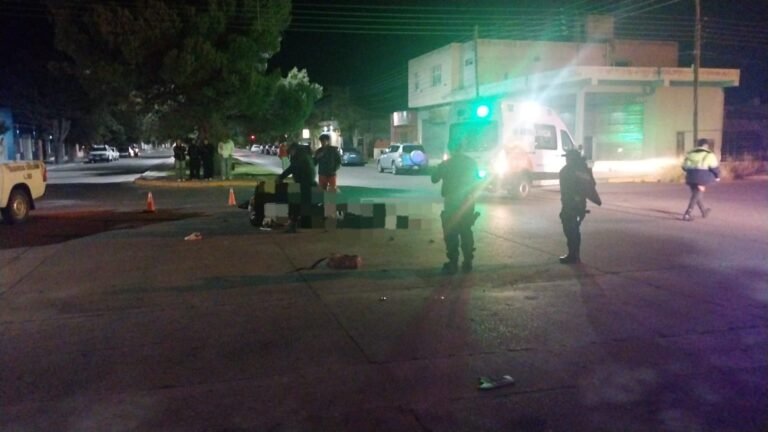 Un motociclista y su acompañante resultaron heridos tras chocar con una camioneta