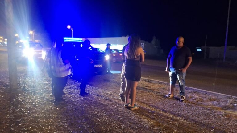 Manajaba sin carnet, sin seguro y con alcoholemia positiva