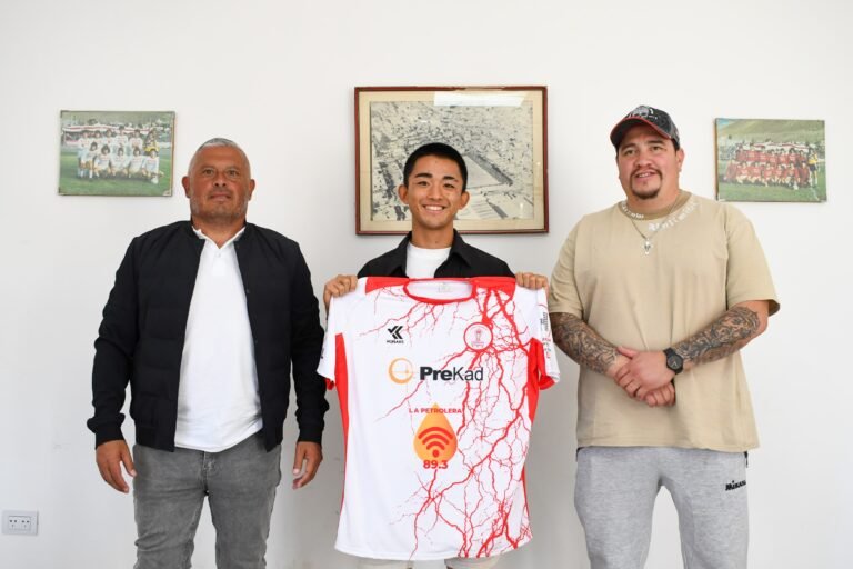 Huracán presentó al primer jugador japonés de la historia del fútbol patagónico
