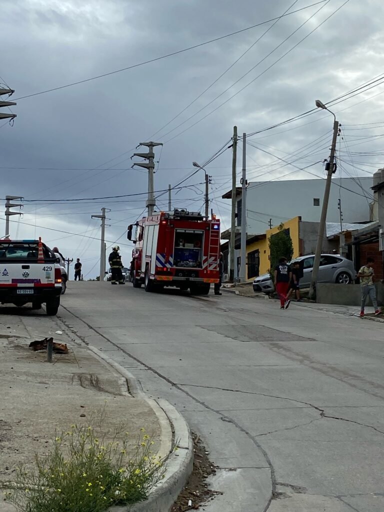 Incendio en vivienda: Dos personas hospitalizadas por inhalación de monóxido de carbono