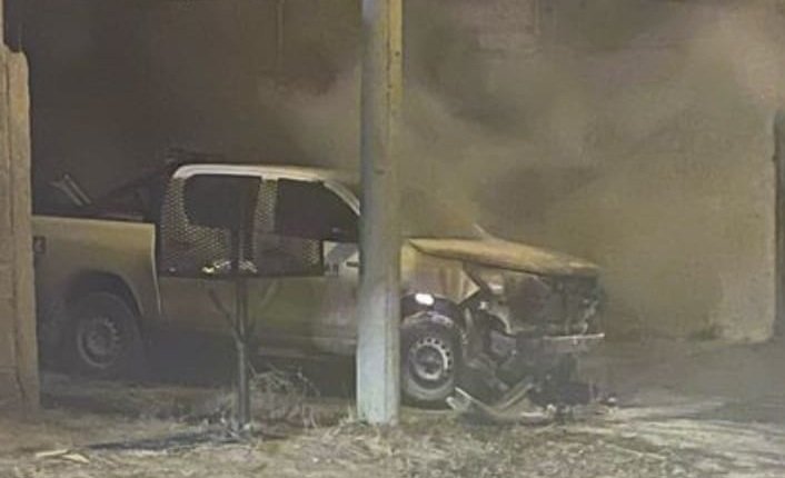 Se prendió fuego una camioneta y se sospecha que fue intencional