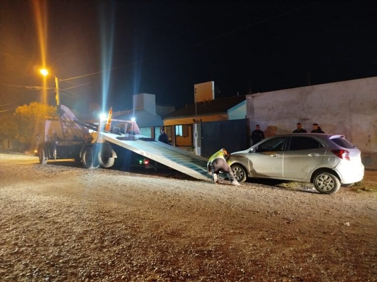 Hallaron en Km 8 un auto que había sido robado hace días