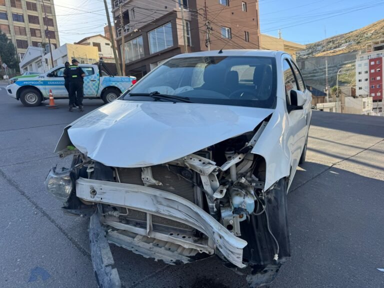 Robo, persecución y accidente